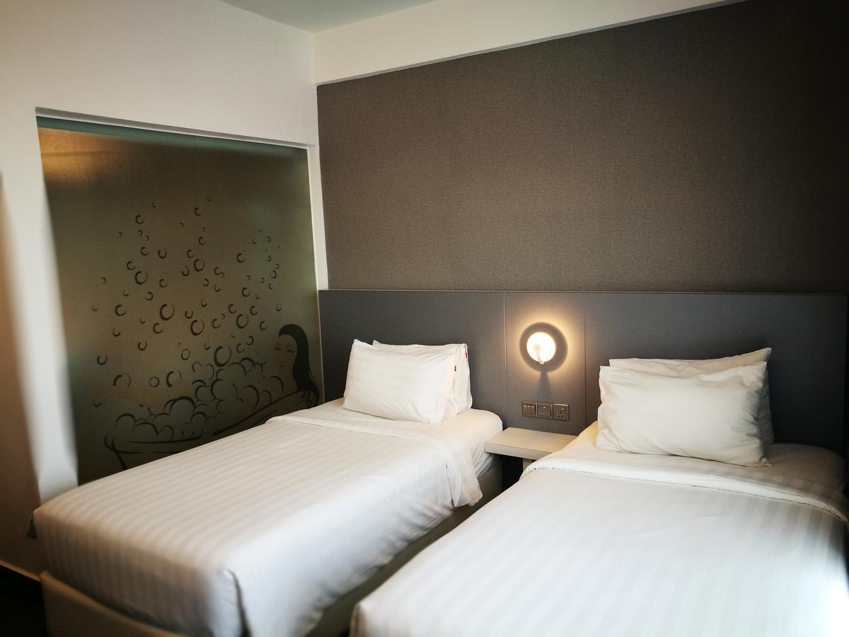 Amerin Hotel Johor Bahru Exteriör bild