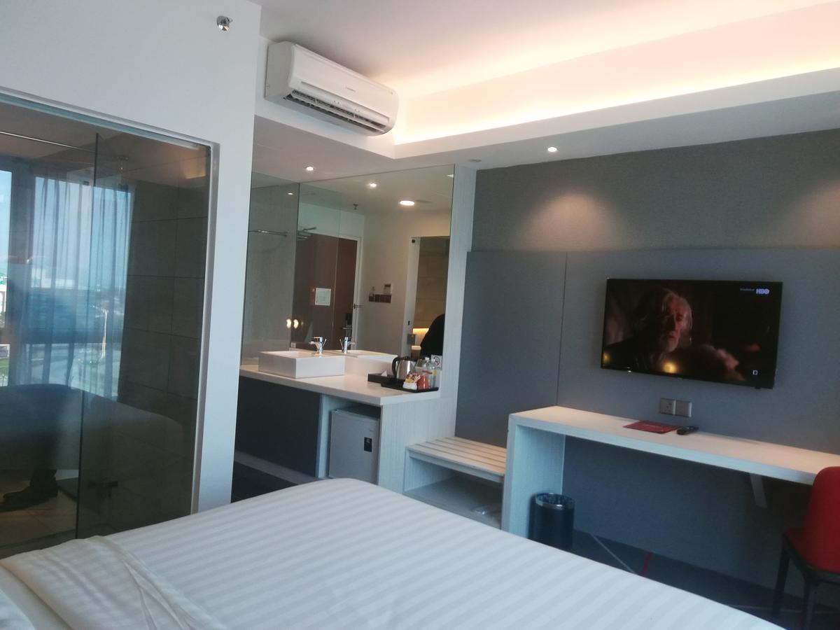 Amerin Hotel Johor Bahru Exteriör bild